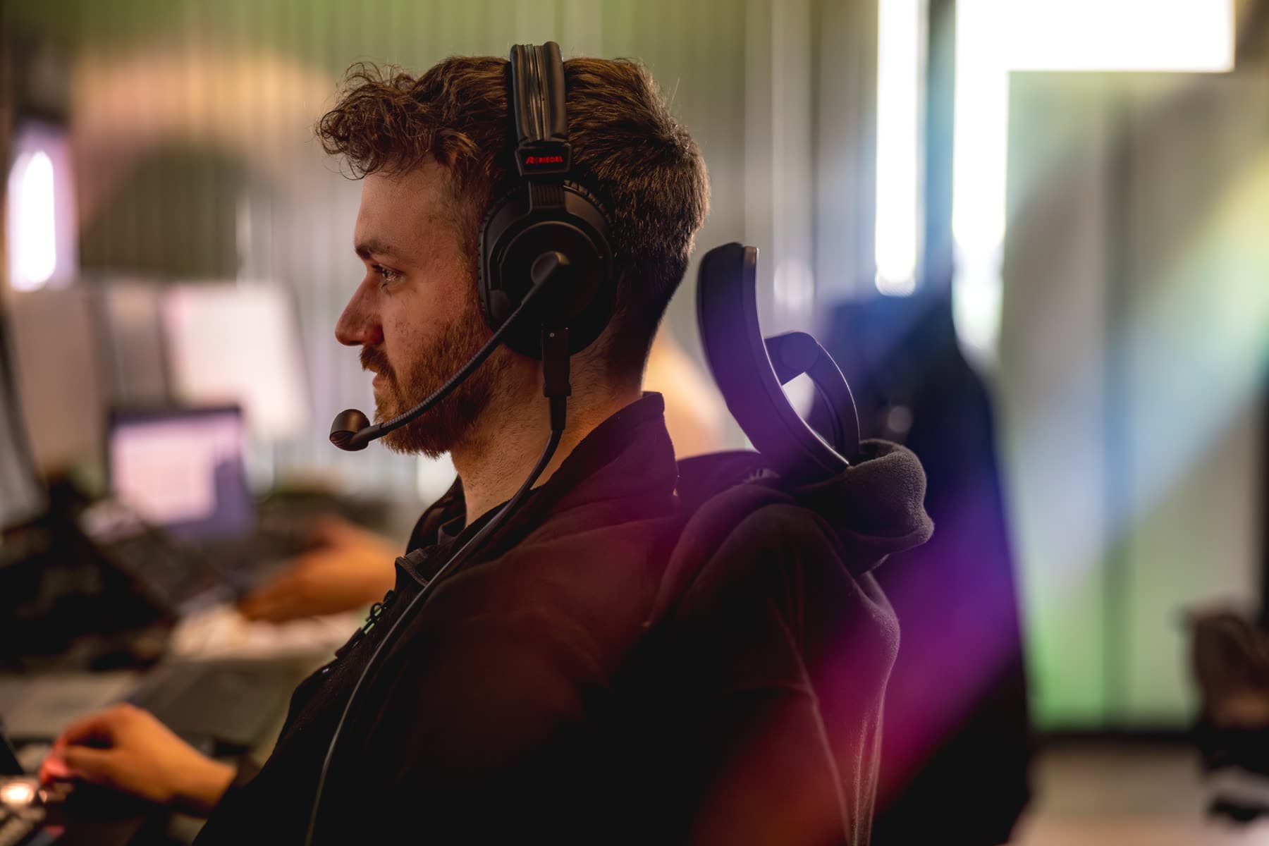 Regisseur mit Headset